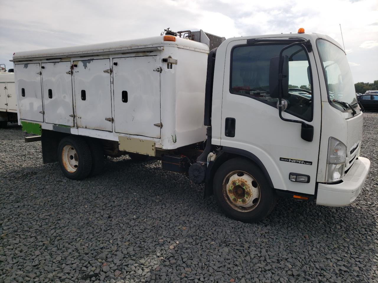 2017 ISUZU NPR HD - 54DC4W1BXHS803902 — photo 4