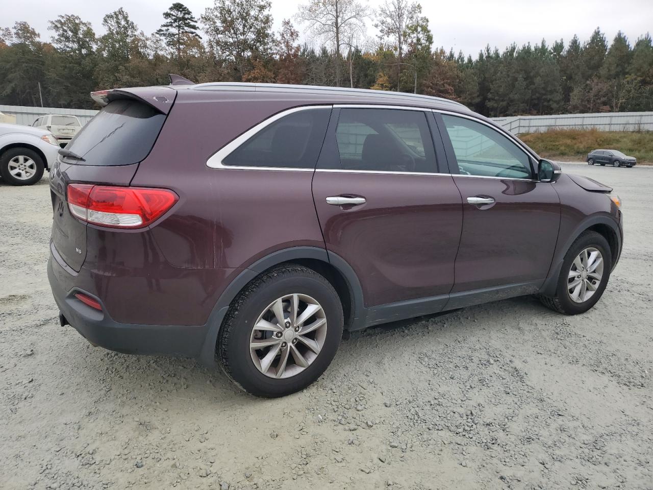 2017 KIA SORENTO LX - 5XYPG4A5XHG224605 — photo 3