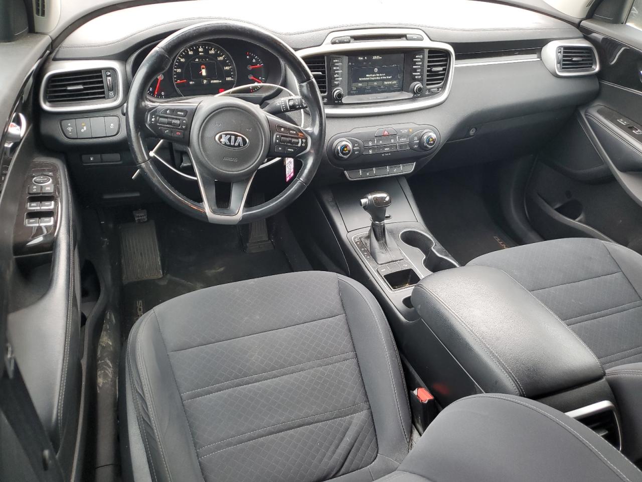 2017 KIA SORENTO LX - 5XYPG4A5XHG224605 — photo 8