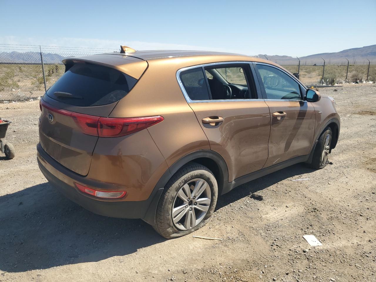2017 KIA SPORTAGE L - KNDPMCACXH7163271 — photo 2