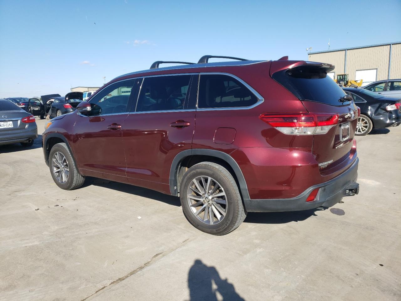 2017 TOYOTA HIGHLANDER - 5TDKZRFH5HS198504 — photo 2