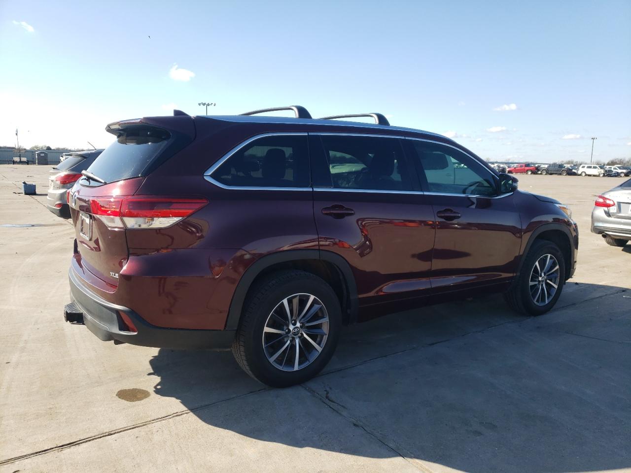 2017 TOYOTA HIGHLANDER - 5TDKZRFH5HS198504 — photo 3