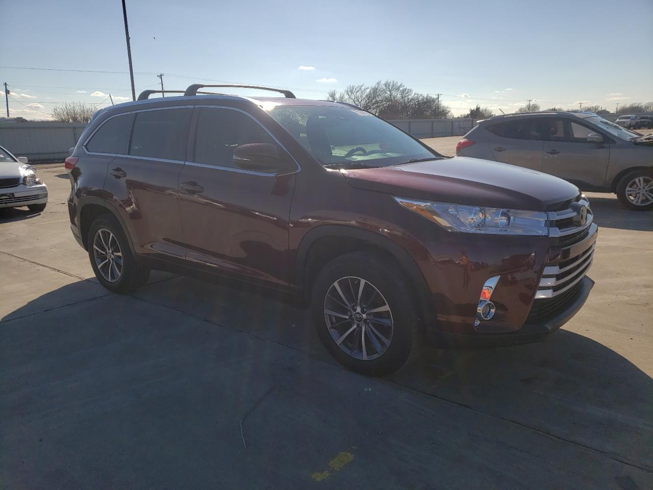 2017 TOYOTA HIGHLANDER - 5TDKZRFH5HS198504 — photo 4
