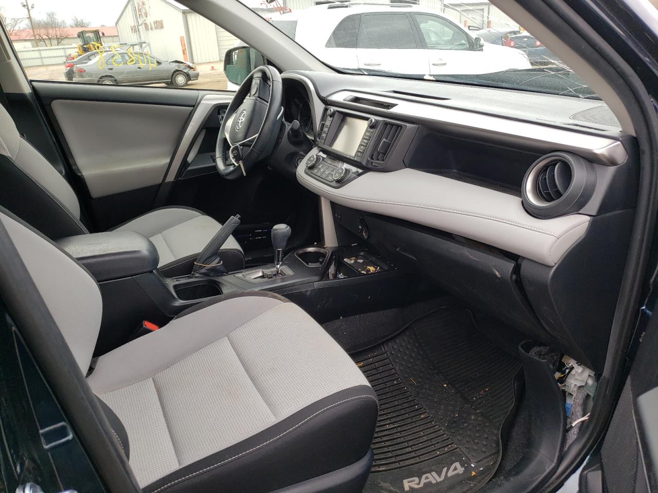 2017 TOYOTA RAV4 XLE - JTMWFREV1HJ131851 — photo 5
