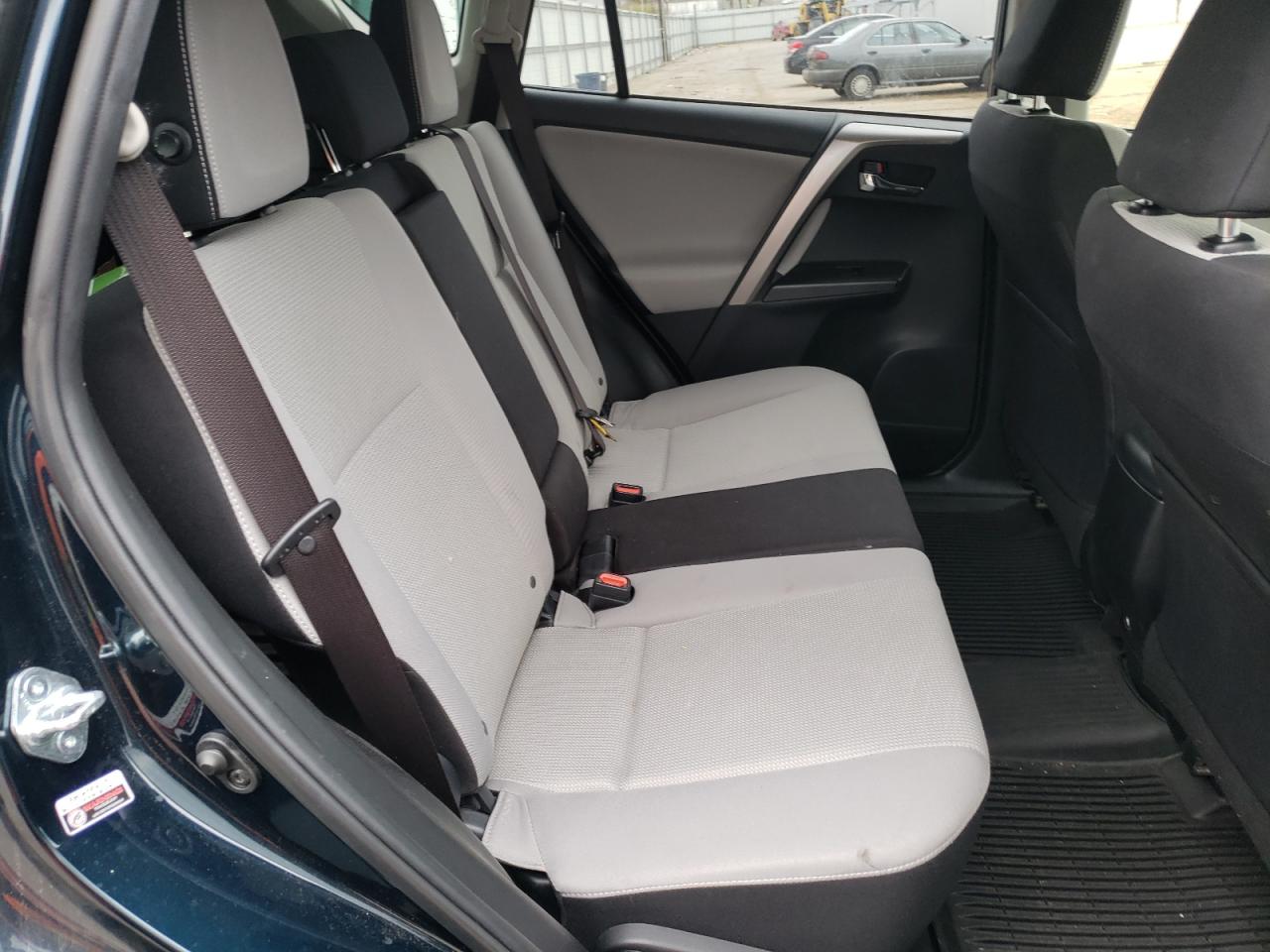 2017 TOYOTA RAV4 XLE - JTMWFREV1HJ131851 — photo 6