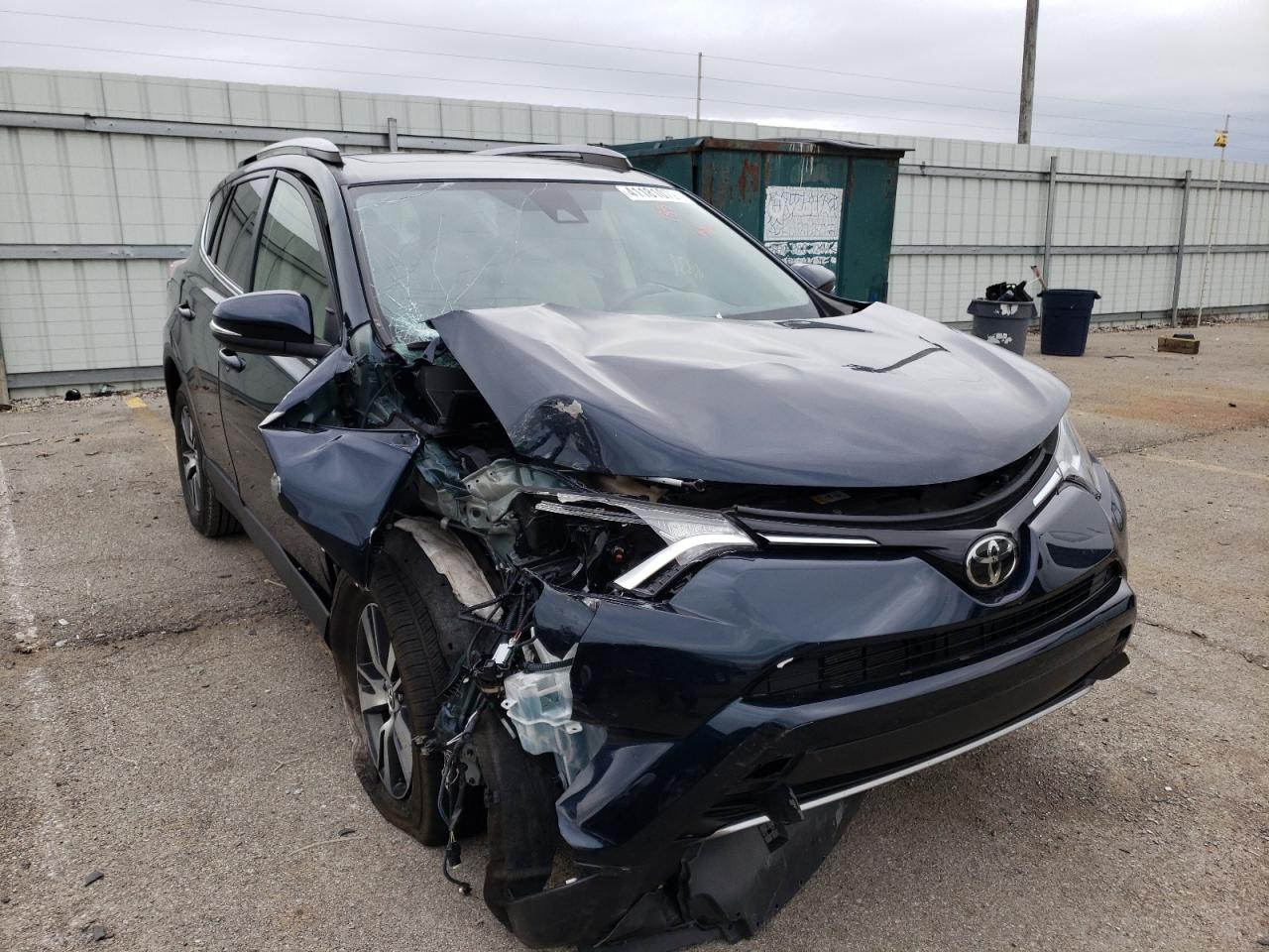 2017 TOYOTA RAV4 XLE - JTMWFREV1HJ131851 — photo 9