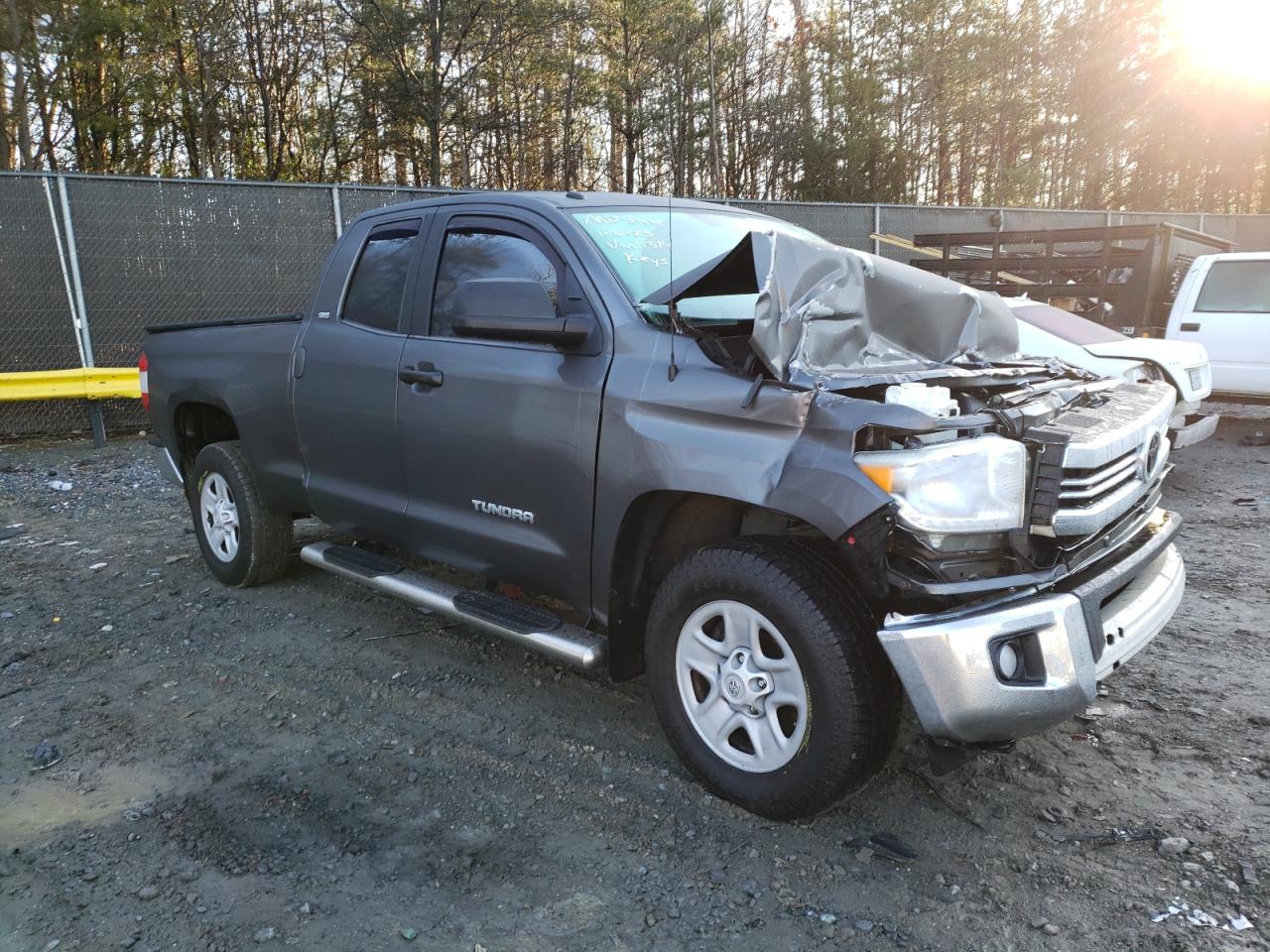 2017 TOYOTA TUNDRA DOU - 5TFUM5F11HX071374 — photo 4