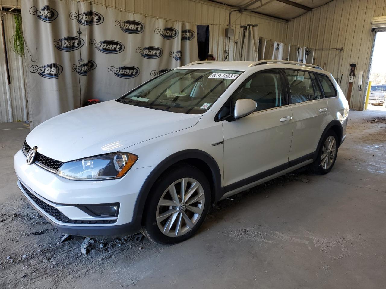 2017 VOLKSWAGEN GOLF ALLTR - 3VWH17AU7HM524150 — photo 1