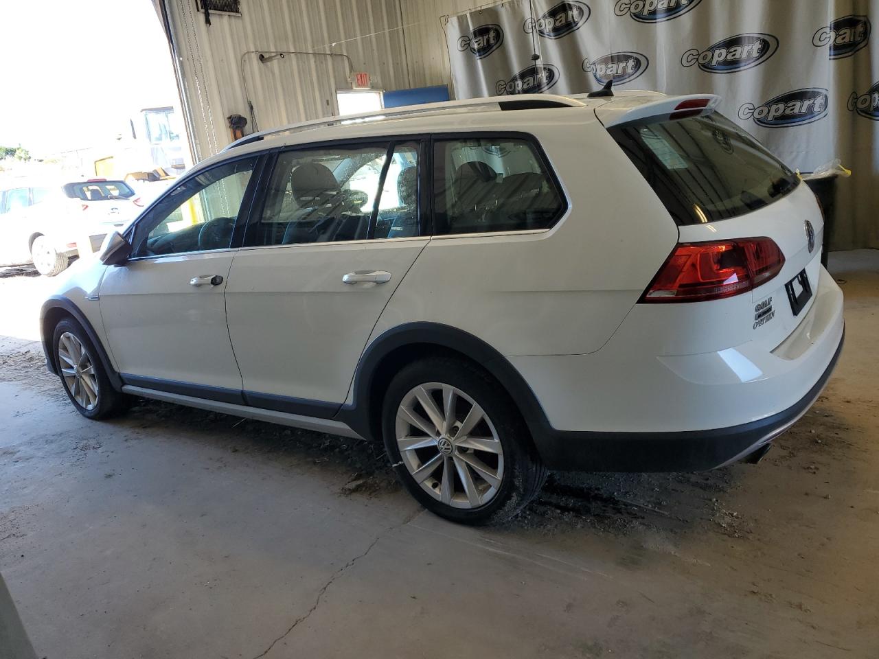 2017 VOLKSWAGEN GOLF ALLTR - 3VWH17AU7HM524150 — photo 2