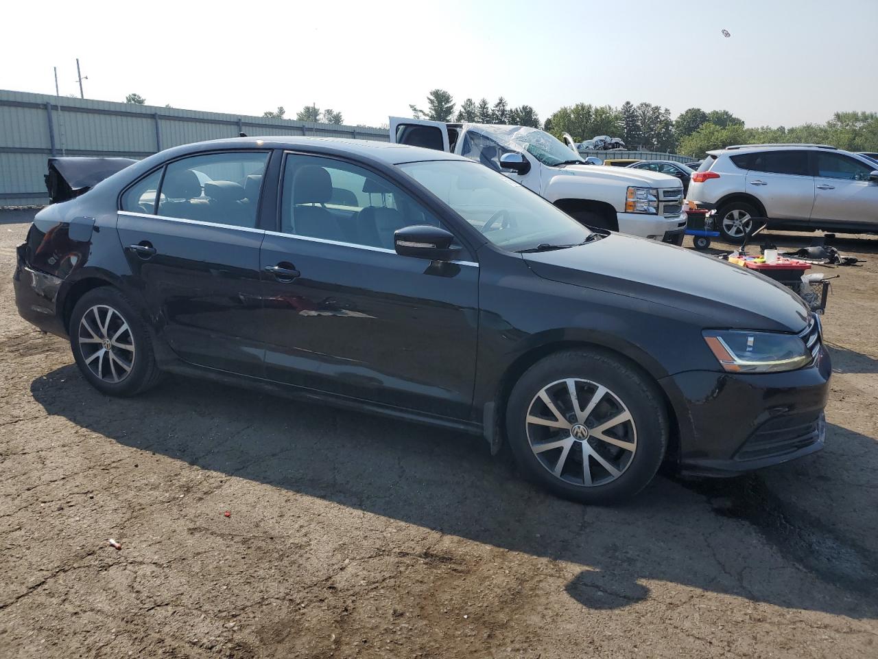2017 VOLKSWAGEN JETTA SE - 3VWDB7AJ2HM237767 — photo 4