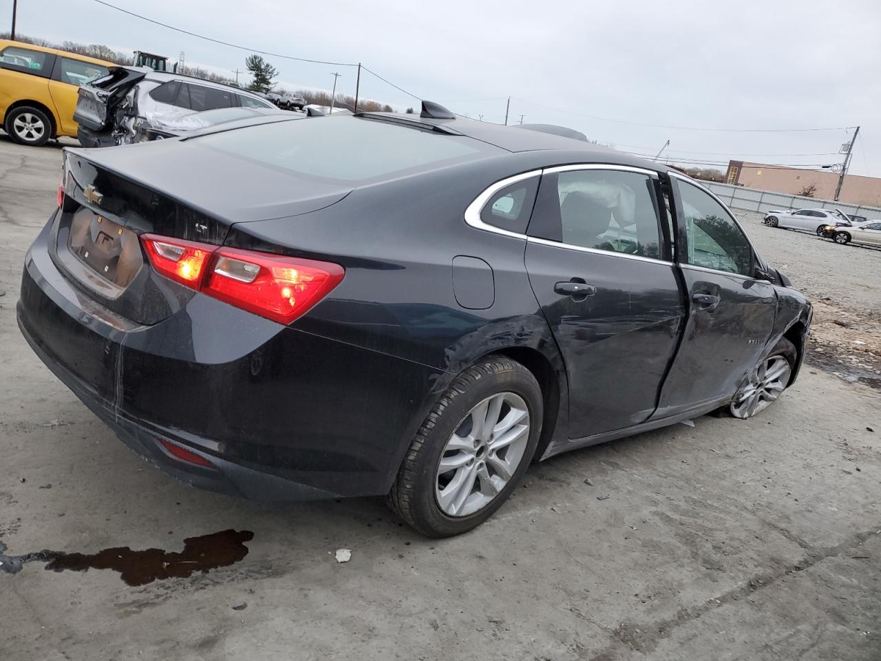 2018 CHEVROLET MALIBU LT - 1G1ZD5ST5JF247795 — photo 3