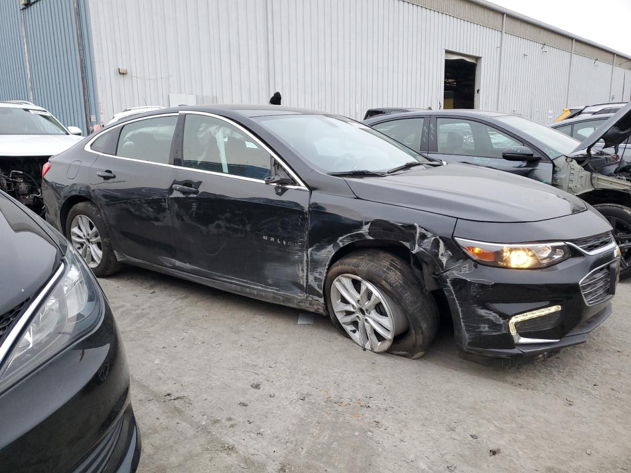 2018 CHEVROLET MALIBU LT - 1G1ZD5ST5JF247795 — photo 4