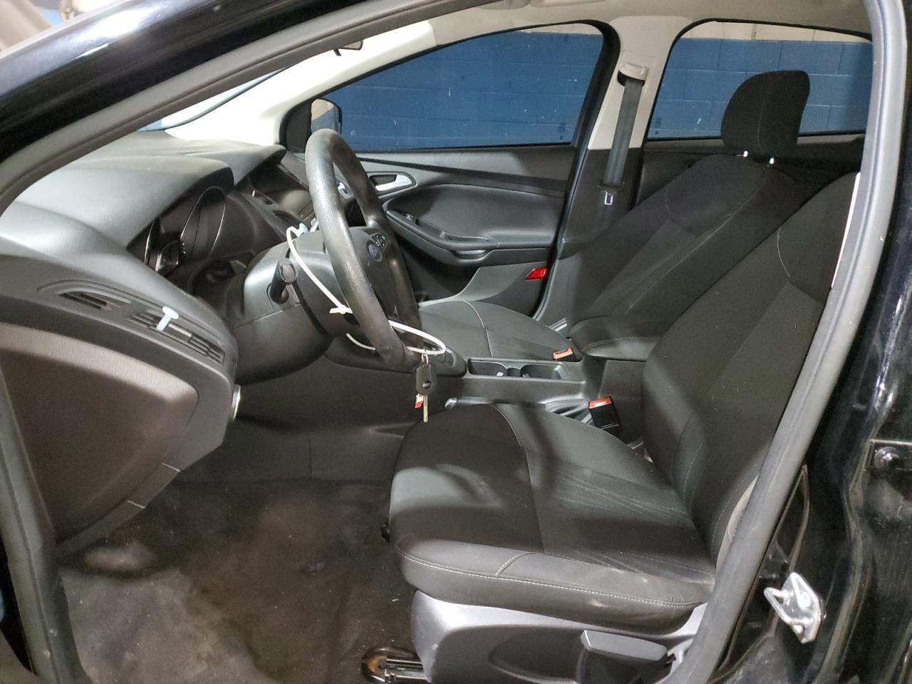 2018 FORD FOCUS SE - 1FADP3K27JL255392 — photo 6