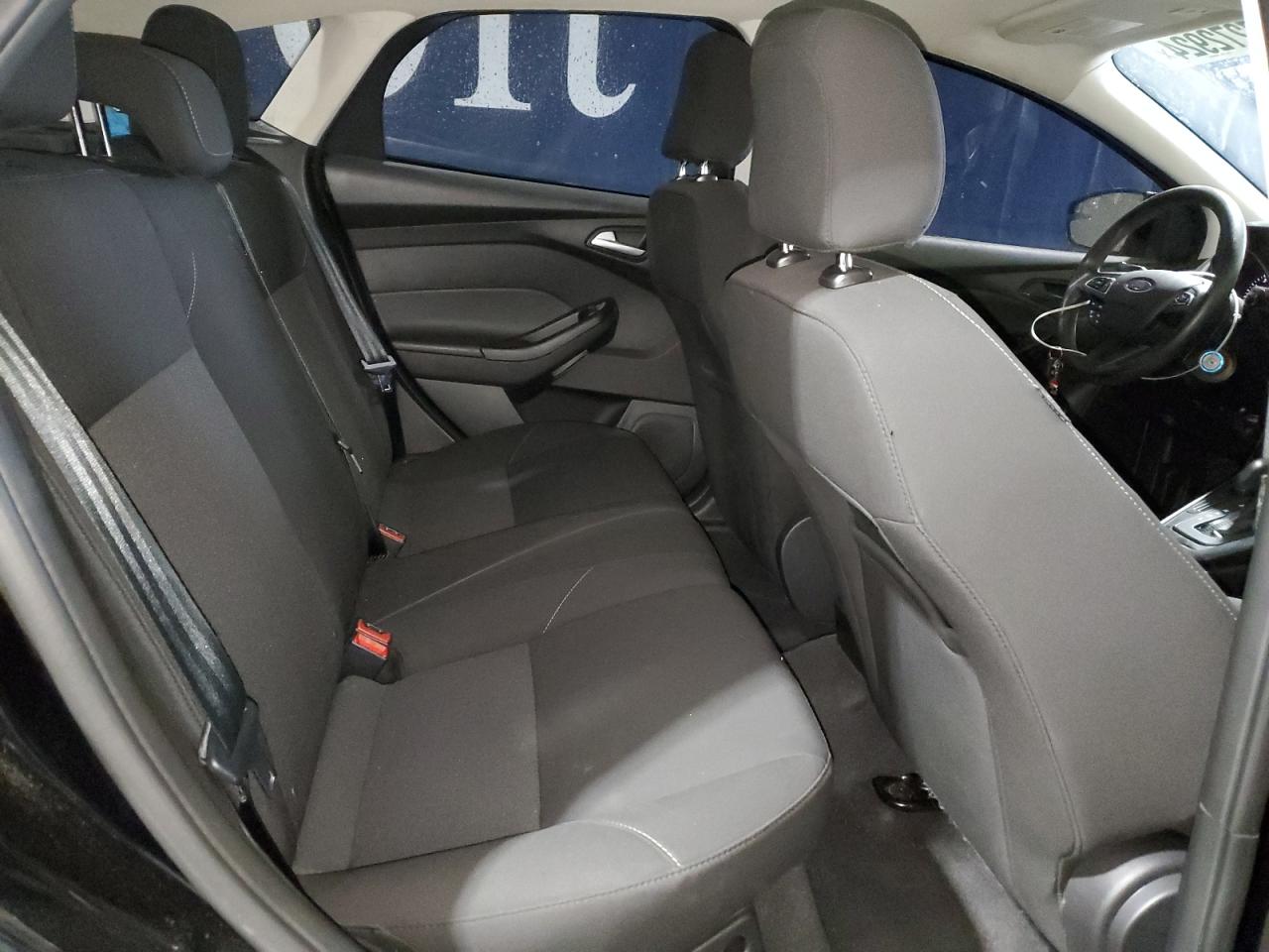 2018 FORD FOCUS SE - 1FADP3K27JL255392 — photo 9