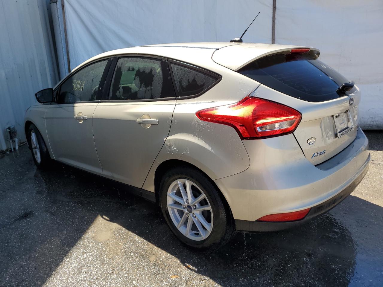 2018 FORD FOCUS SE - 1FADP3K29JL256348 — photo 2