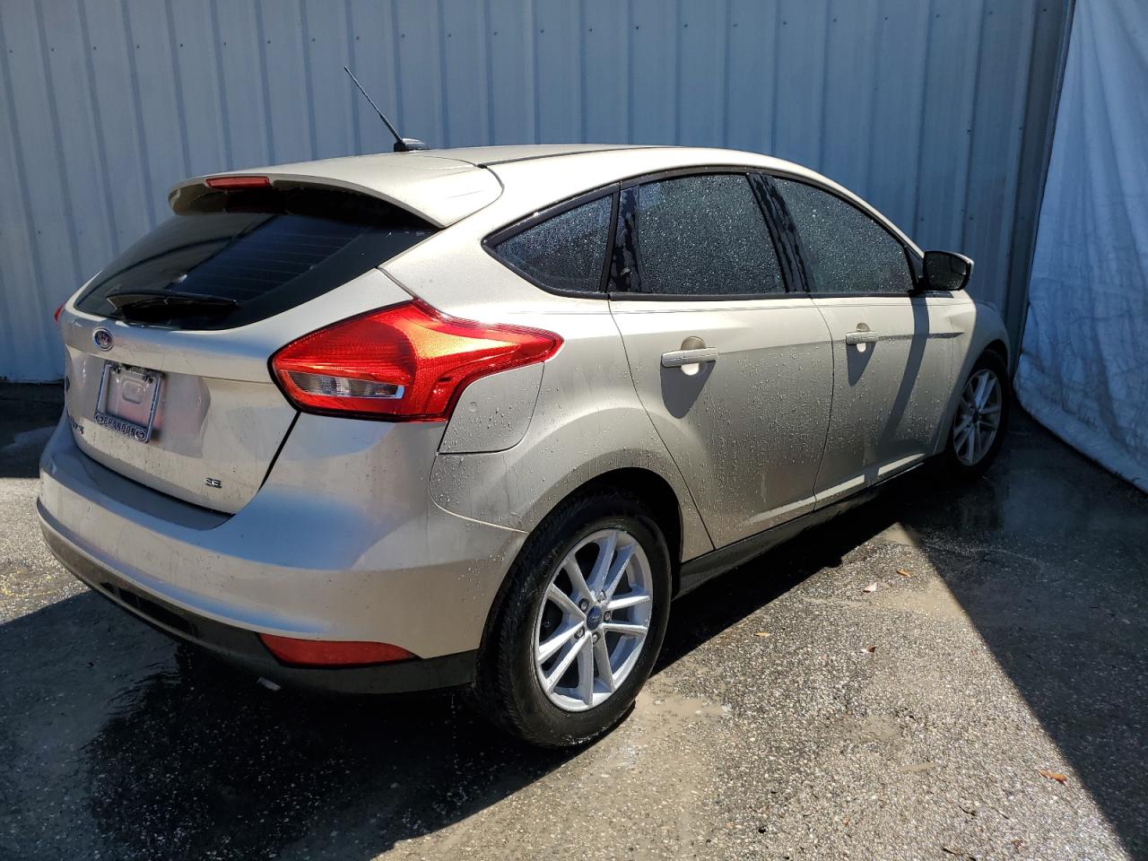 2018 FORD FOCUS SE - 1FADP3K29JL256348 — photo 3