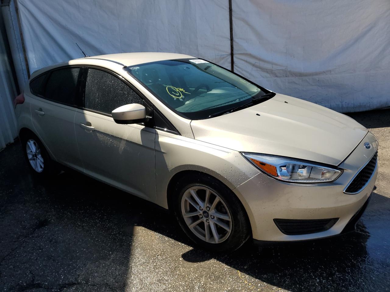 2018 FORD FOCUS SE - 1FADP3K29JL256348 — photo 4