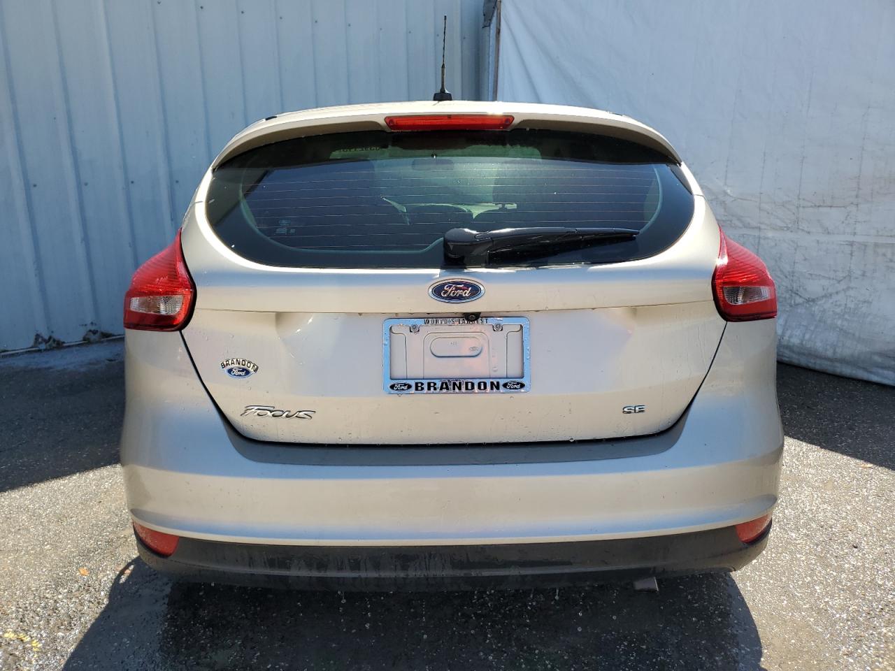 2018 FORD FOCUS SE - 1FADP3K29JL256348 — photo 6