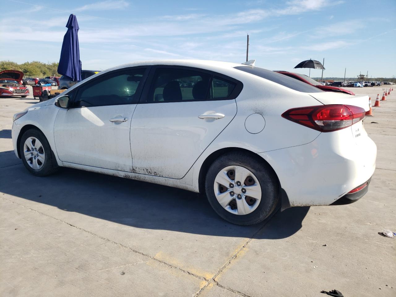 2018 KIA FORTE LX - 3KPFK4A73JE233404 — photo 2