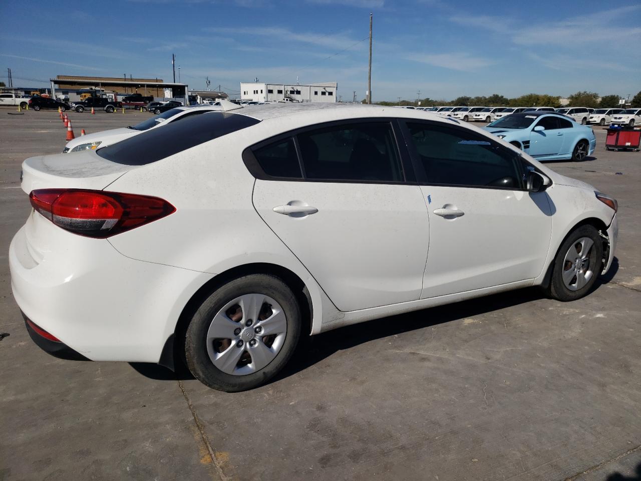 2018 KIA FORTE LX - 3KPFK4A73JE233404 — photo 3