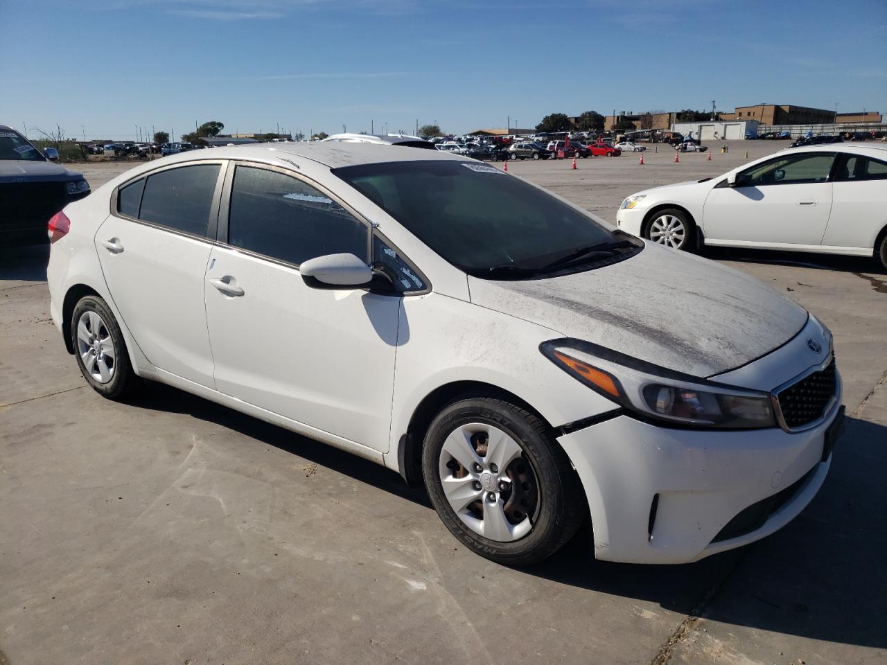 2018 KIA FORTE LX - 3KPFK4A73JE233404 — photo 4