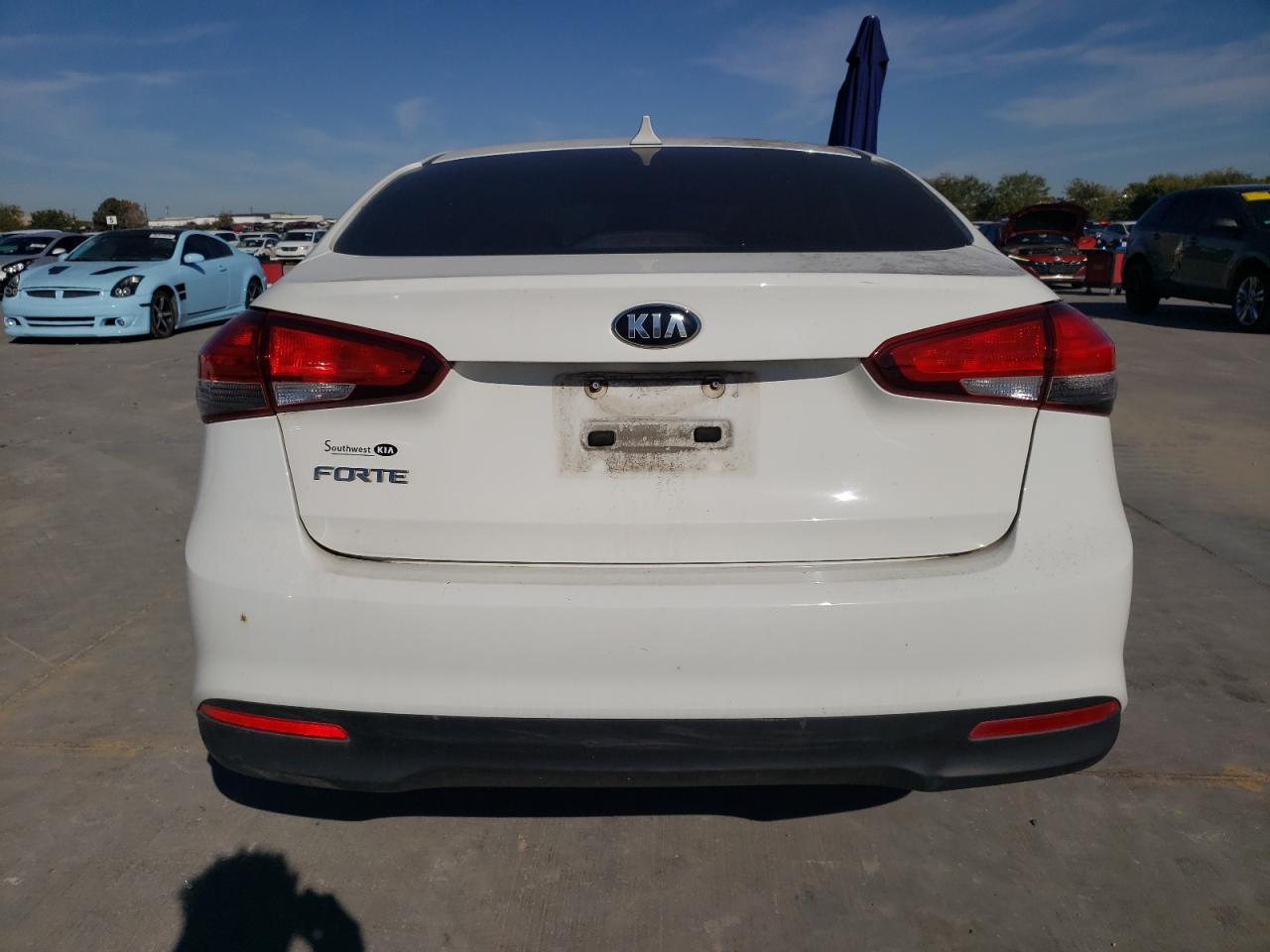 2018 KIA FORTE LX - 3KPFK4A73JE233404 — photo 6
