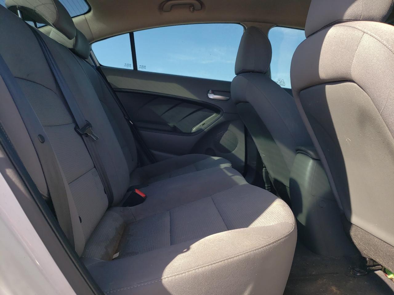 2018 KIA FORTE LX - 3KPFK4A73JE233404 — photo 9