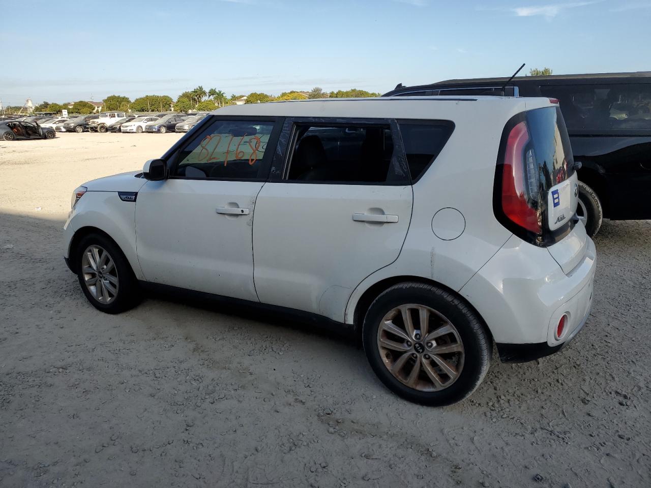 2018 KIA SOUL + - KNDJP3A55J7505780 — photo 2