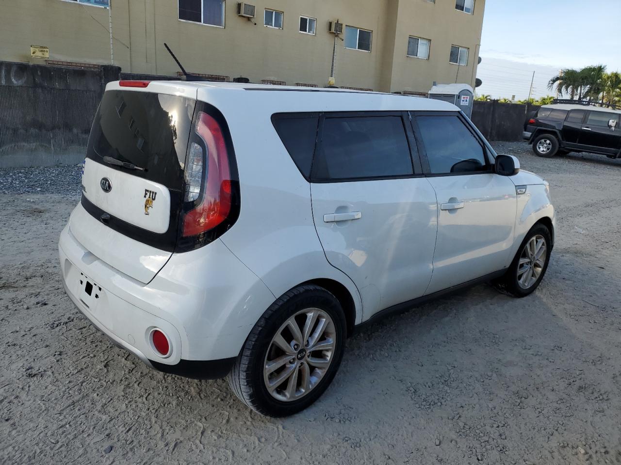 2018 KIA SOUL + - KNDJP3A55J7505780 — photo 3