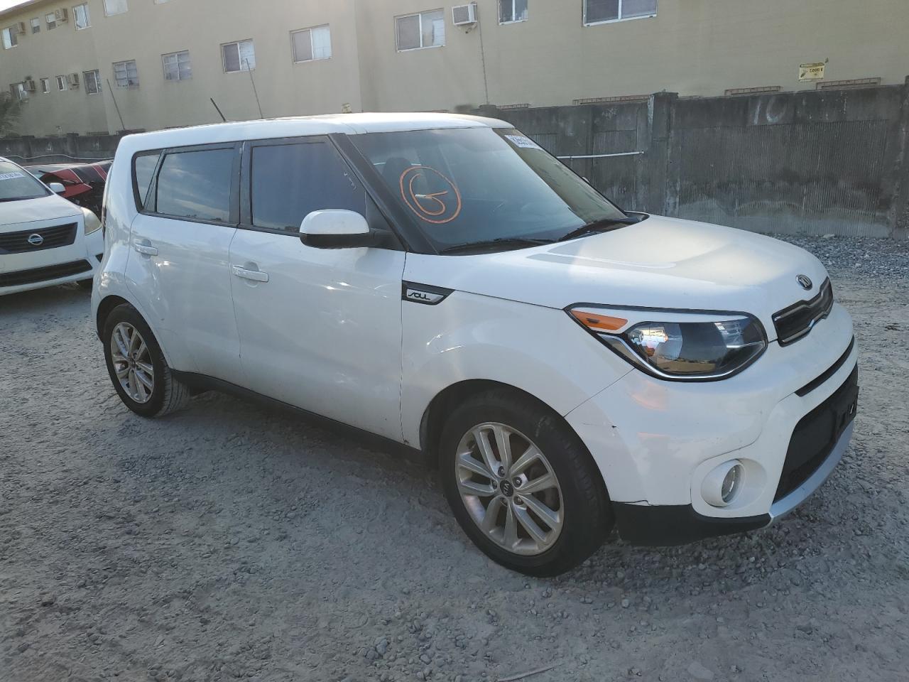 2018 KIA SOUL + - KNDJP3A55J7505780 — photo 4