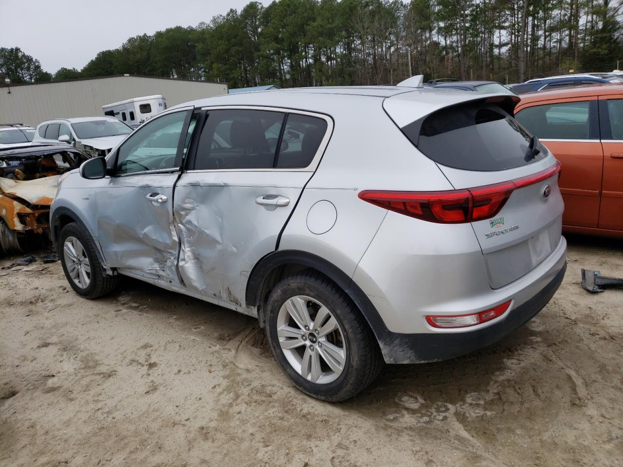 2018 KIA SPORTAGE L - KNDPMCAC9J7438179 — photo 2