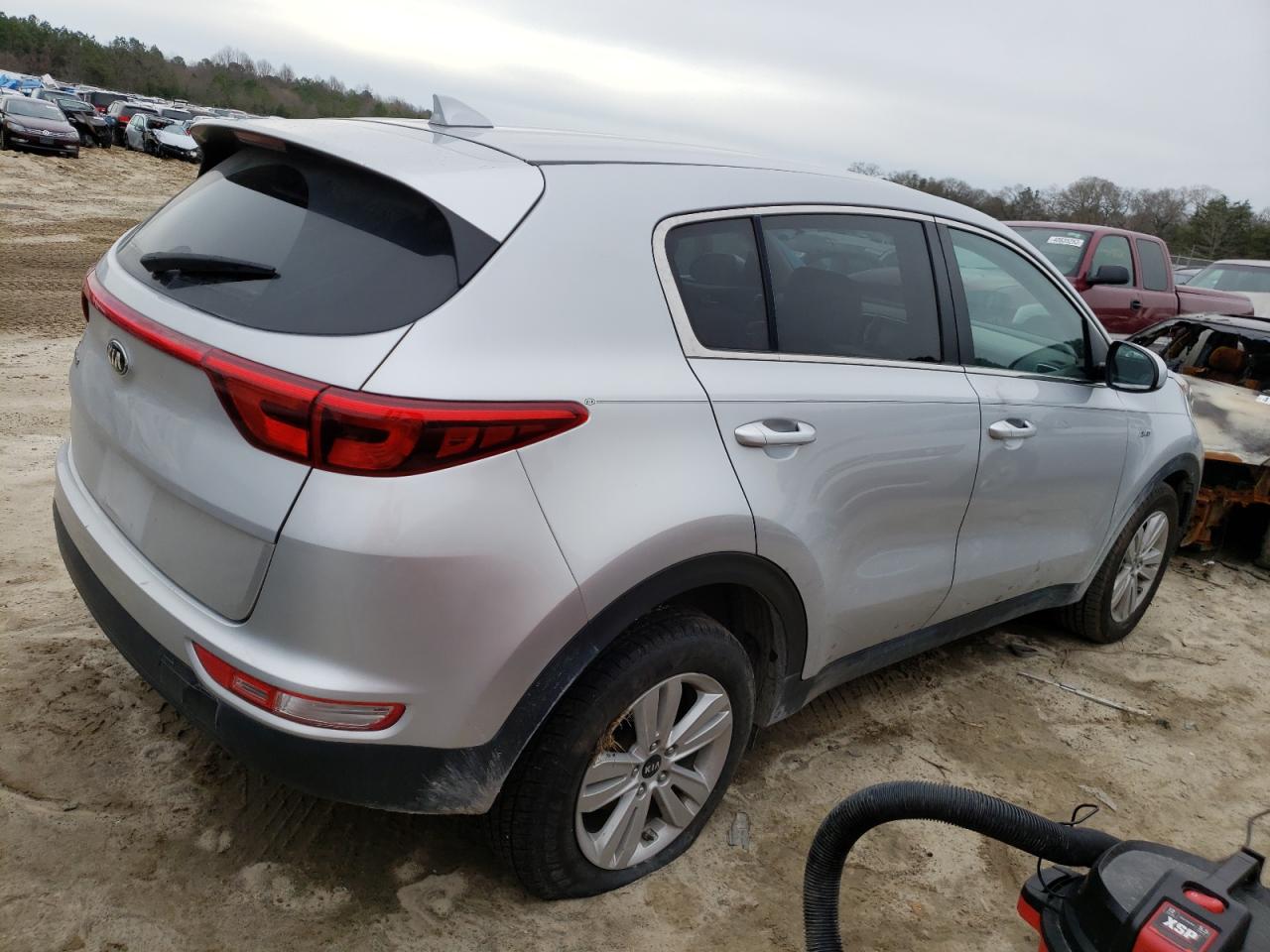 2018 KIA SPORTAGE L - KNDPMCAC9J7438179 — photo 3