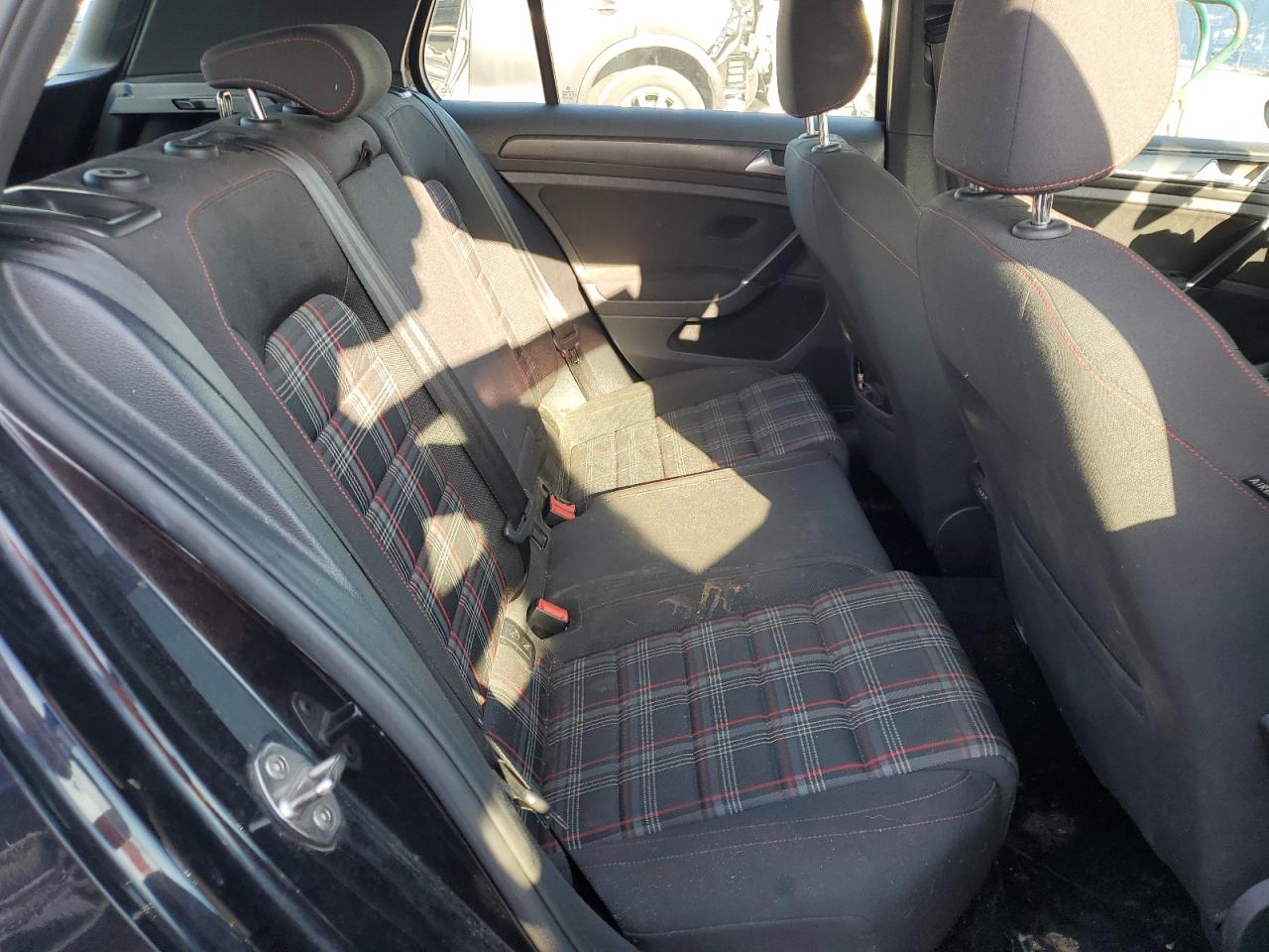 2018 VOLKSWAGEN GTI S/SE - 3VW447AU2JM288051 — photo 10