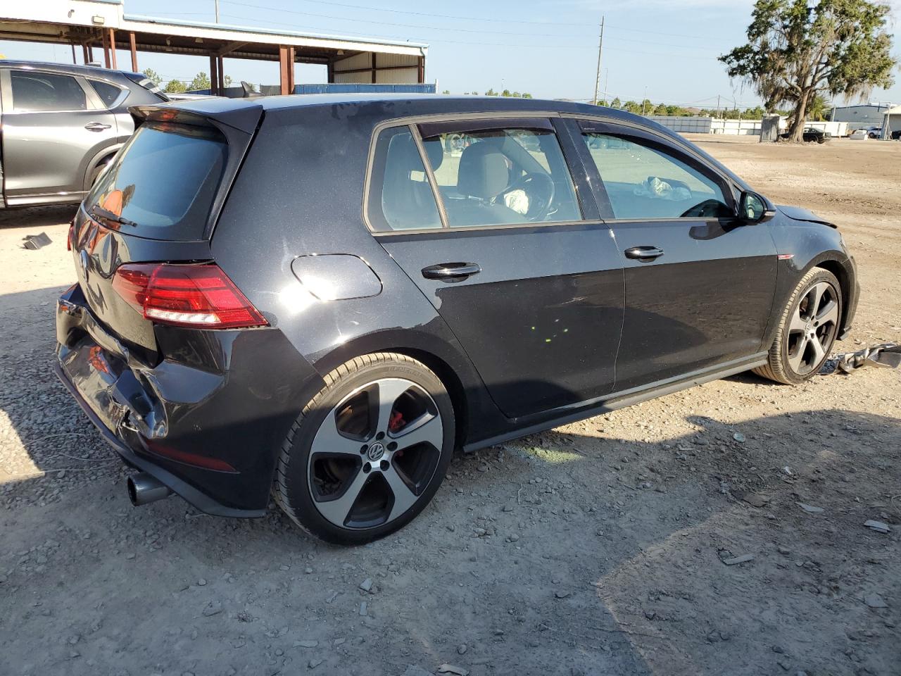 2018 VOLKSWAGEN GTI S/SE - 3VW447AU2JM288051 — photo 3