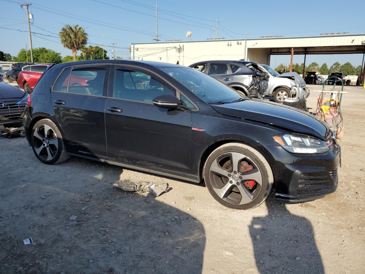 2018 VOLKSWAGEN GTI S/SE - 3VW447AU2JM288051 — photo 4