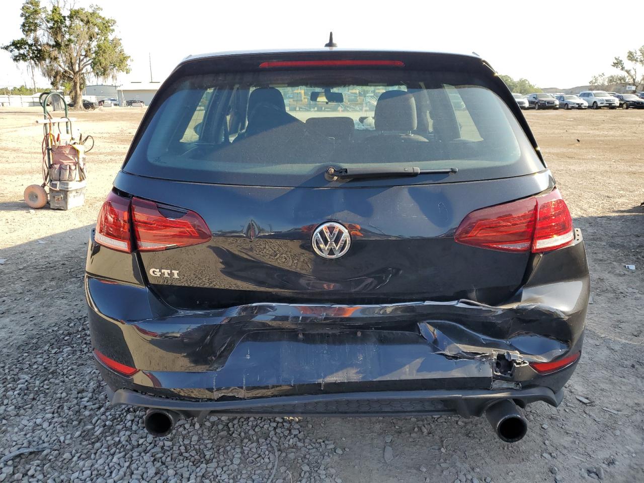 2018 VOLKSWAGEN GTI S/SE - 3VW447AU2JM288051 — photo 6