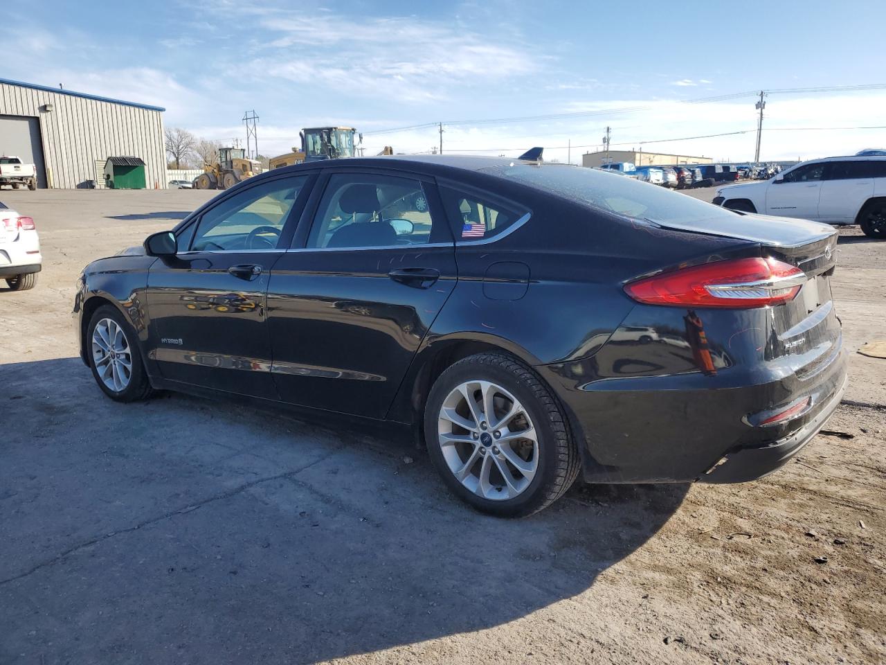 2019 FORD FUSION SE - 3FA6P0LU1KR151927 — photo 2