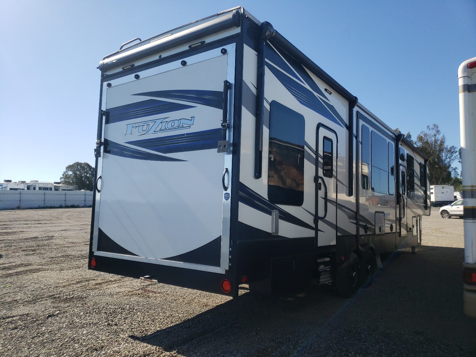 2019 FUZI CAMPER - 4YDF37327KF810469 — photo 3
