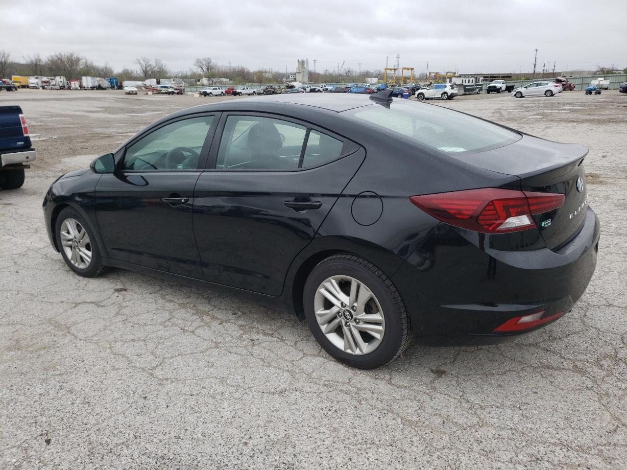 2019 HYUNDAI ELANTRA SE - 5NPD84LF3KH417572 — photo 2