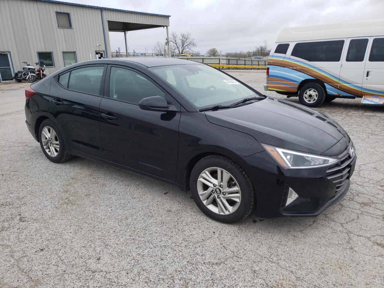 2019 HYUNDAI ELANTRA SE - 5NPD84LF3KH417572 — photo 4