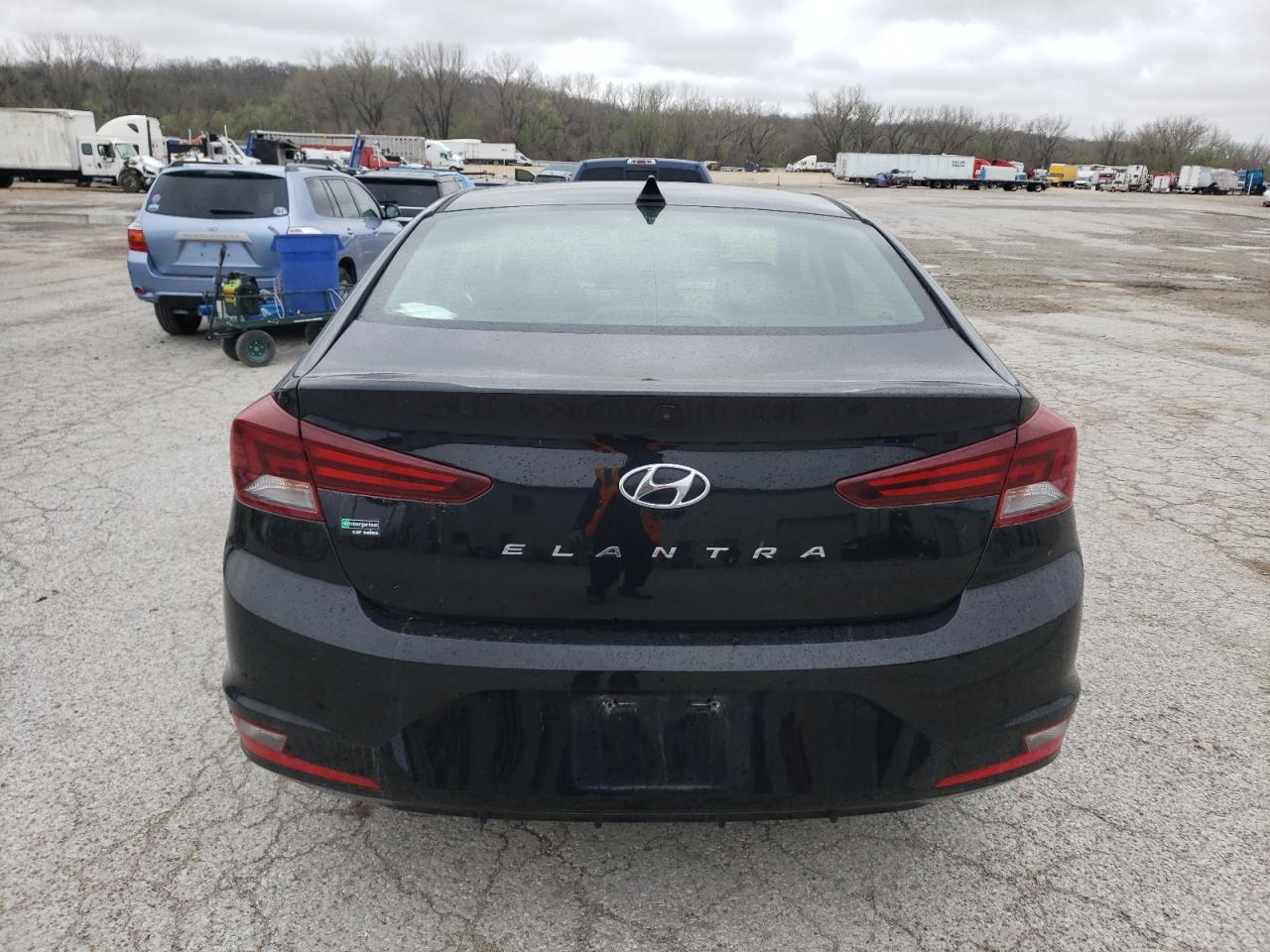 2019 HYUNDAI ELANTRA SE - 5NPD84LF3KH417572 — photo 6