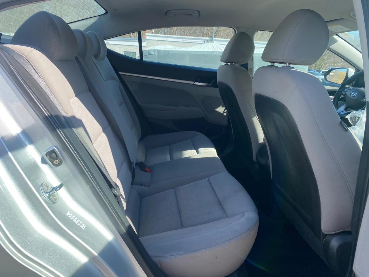 2019 HYUNDAI ELANTRA SE - KMHD74LF9KU758883 — photo 5