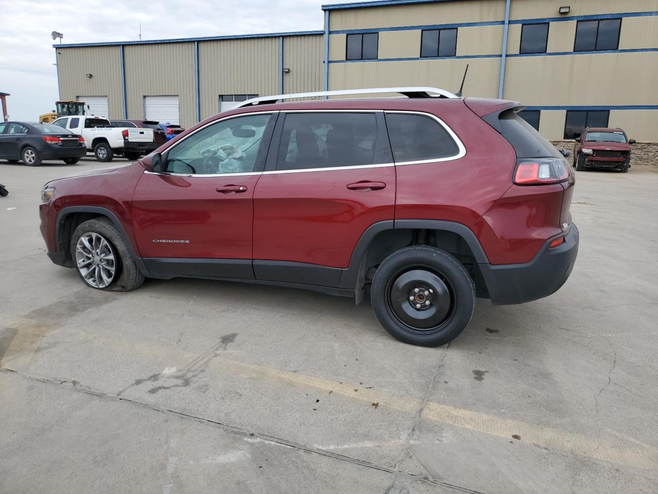 2019 JEEP CHEROKEE L - 1C4PJLLB1KD145988 — photo 2
