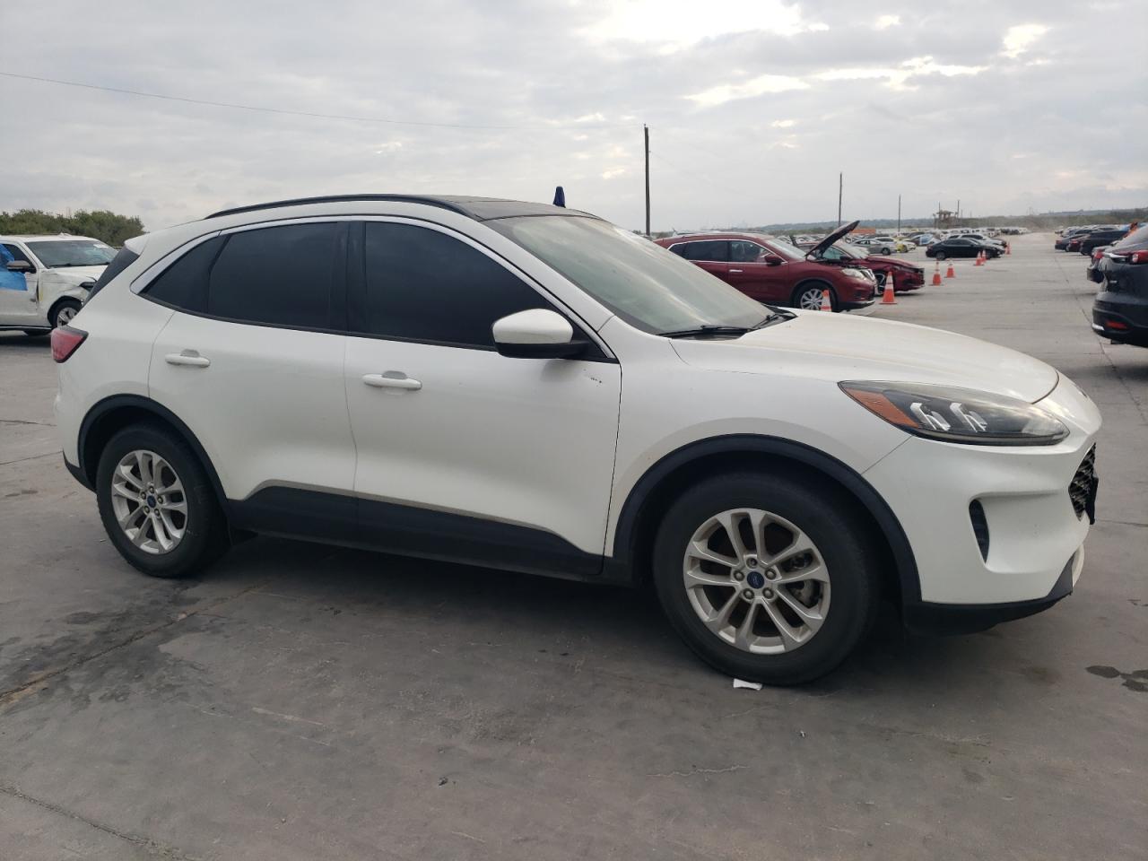 2020 FORD ESCAPE SE - 1FMCU0G66LUB01693 — photo 4