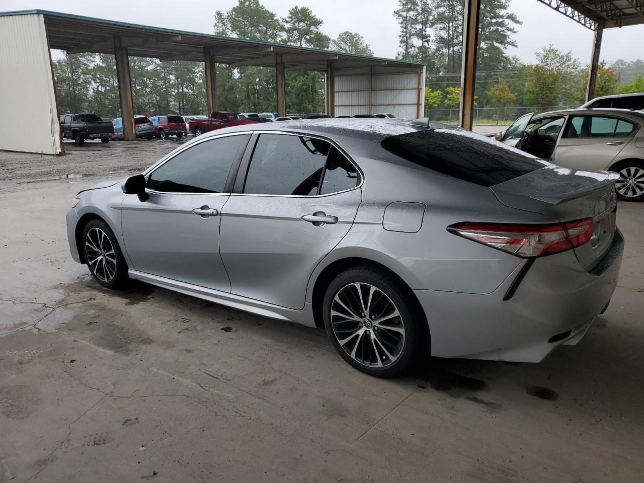 2020 TOYOTA CAMRY SE - 4T1G11AK5LU335328 — photo 2