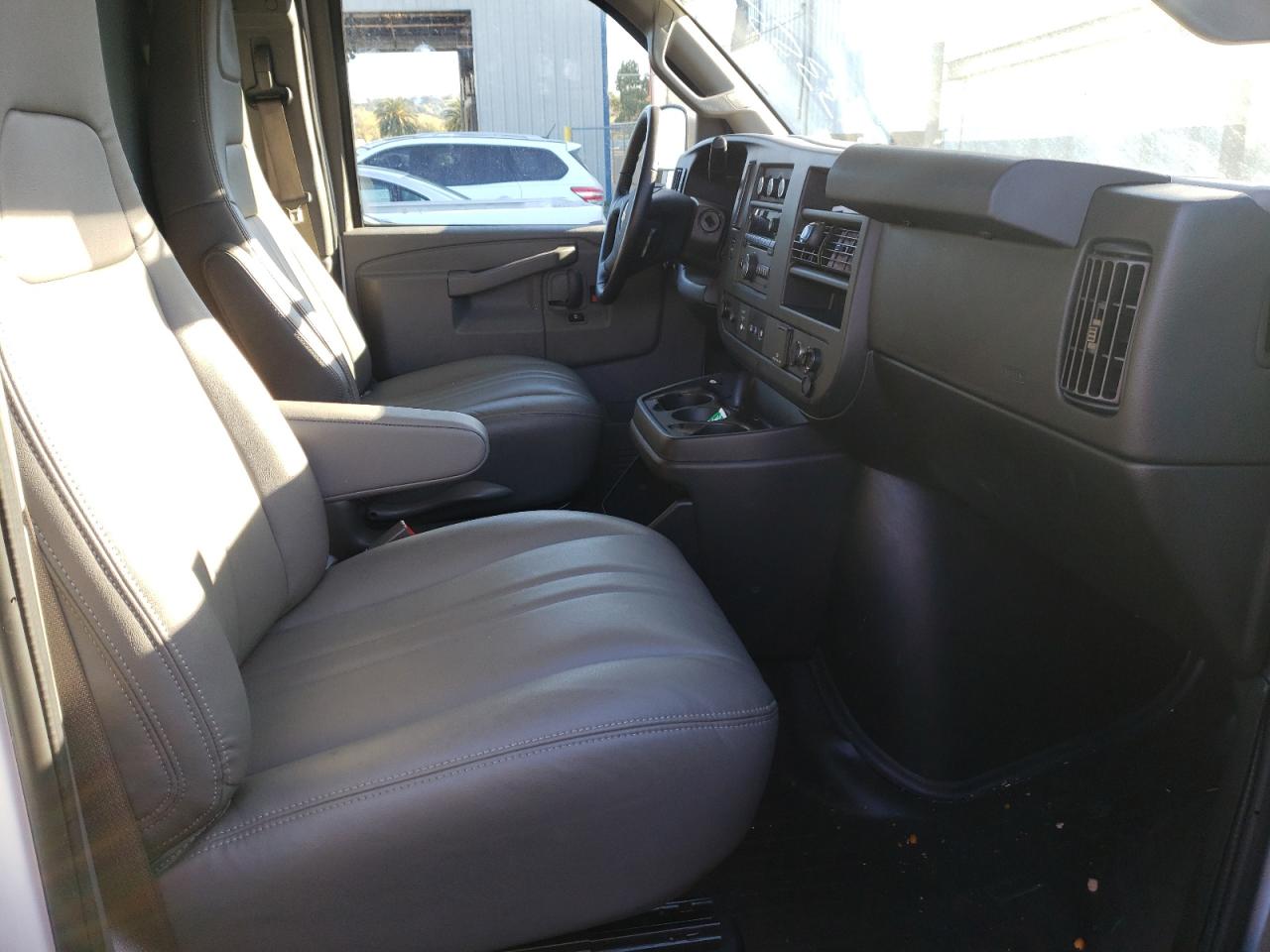 2021 CHEVROLET EXPRESS G2 - 1GCWGAF79M1197072 — photo 5