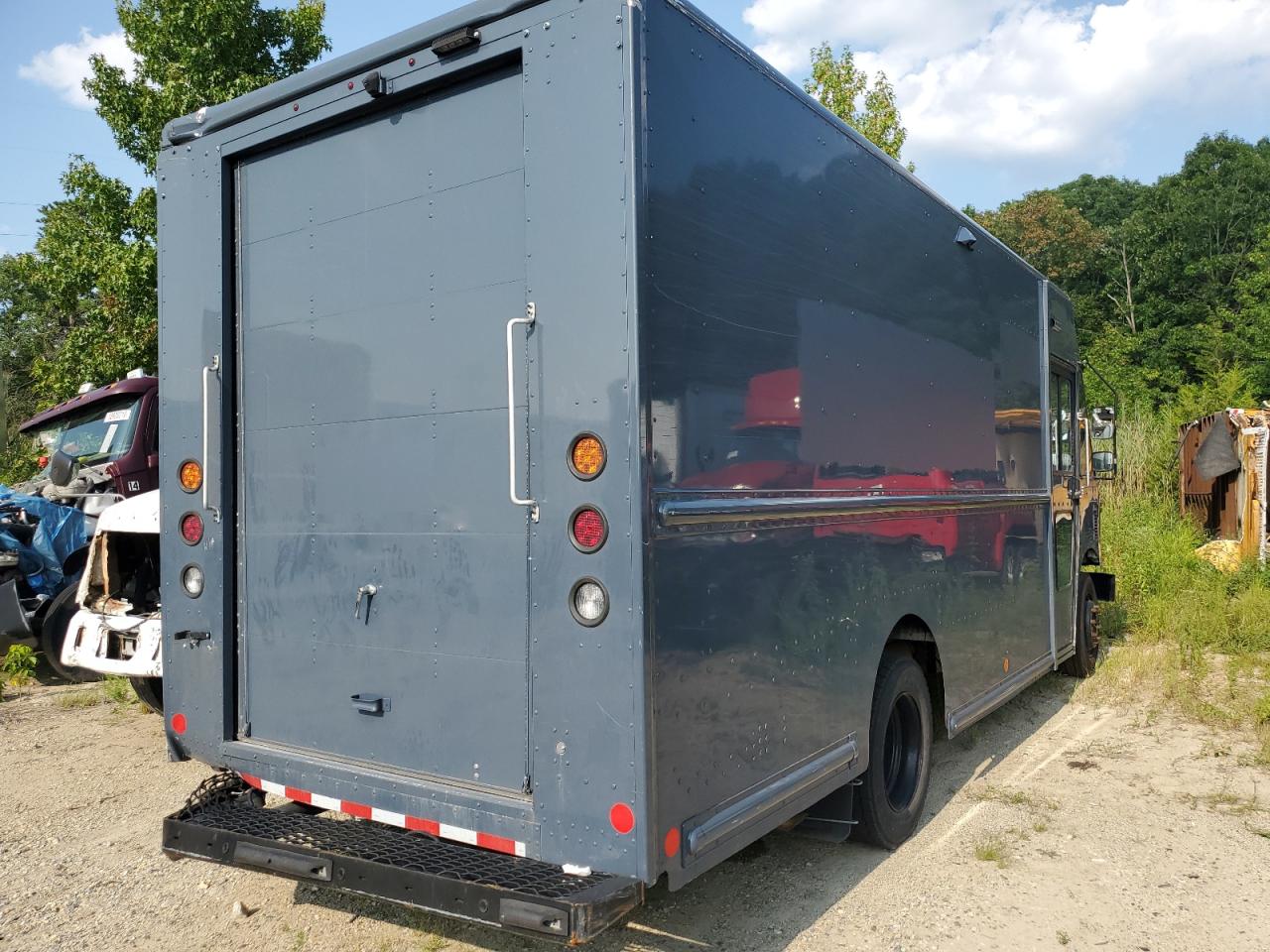 2021 FREIGHTLINER CHASSIS M - 4UZAC2EA9MCMN0240 — photo 3