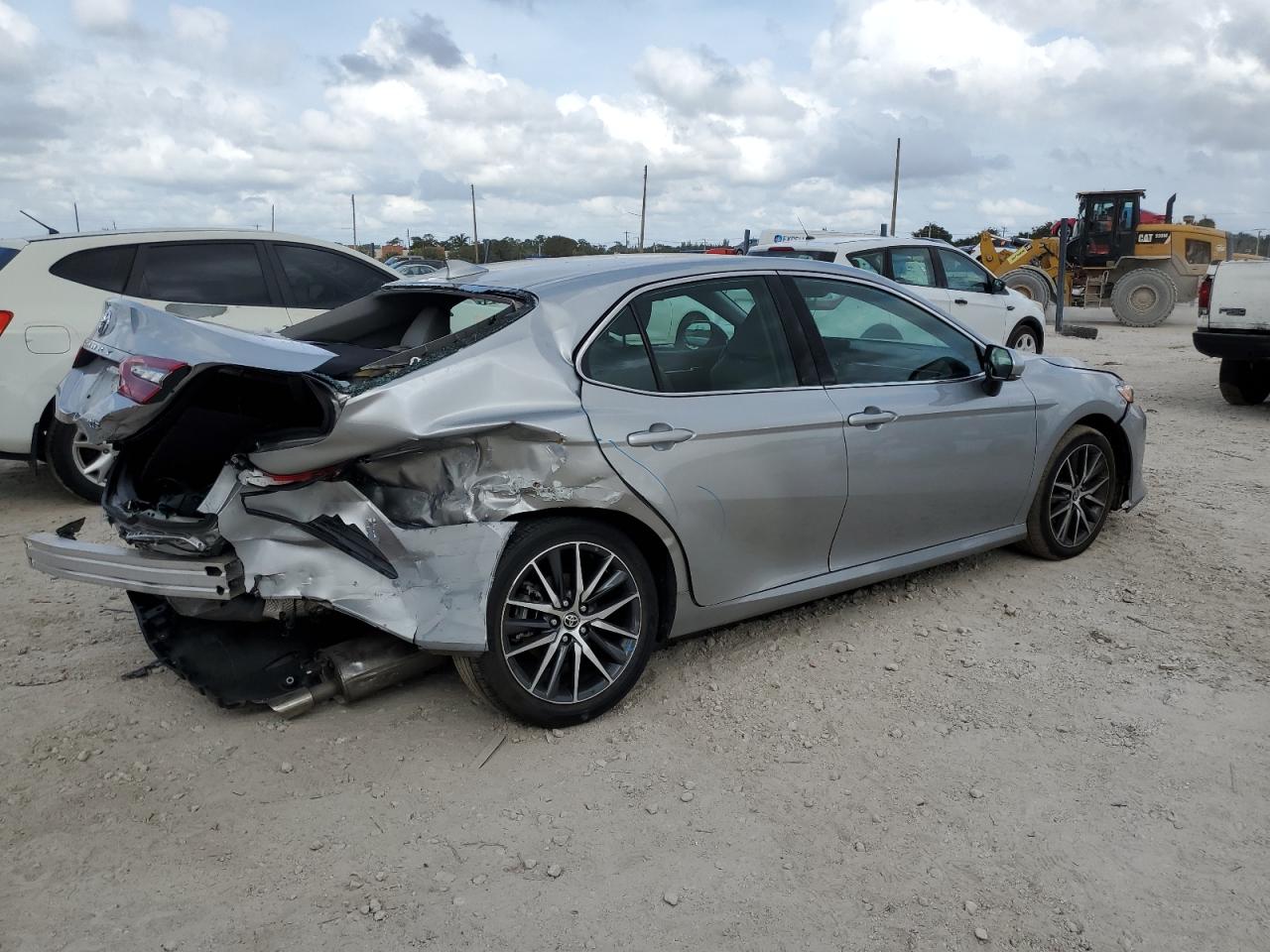 2021 TOYOTA CAMRY XLE - 4T1F11AK4MU550521 — photo 3