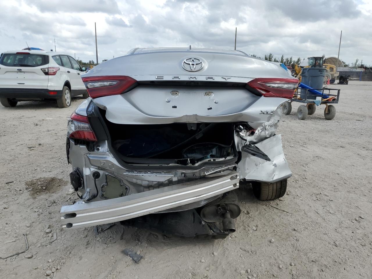 2021 TOYOTA CAMRY XLE - 4T1F11AK4MU550521 — photo 6