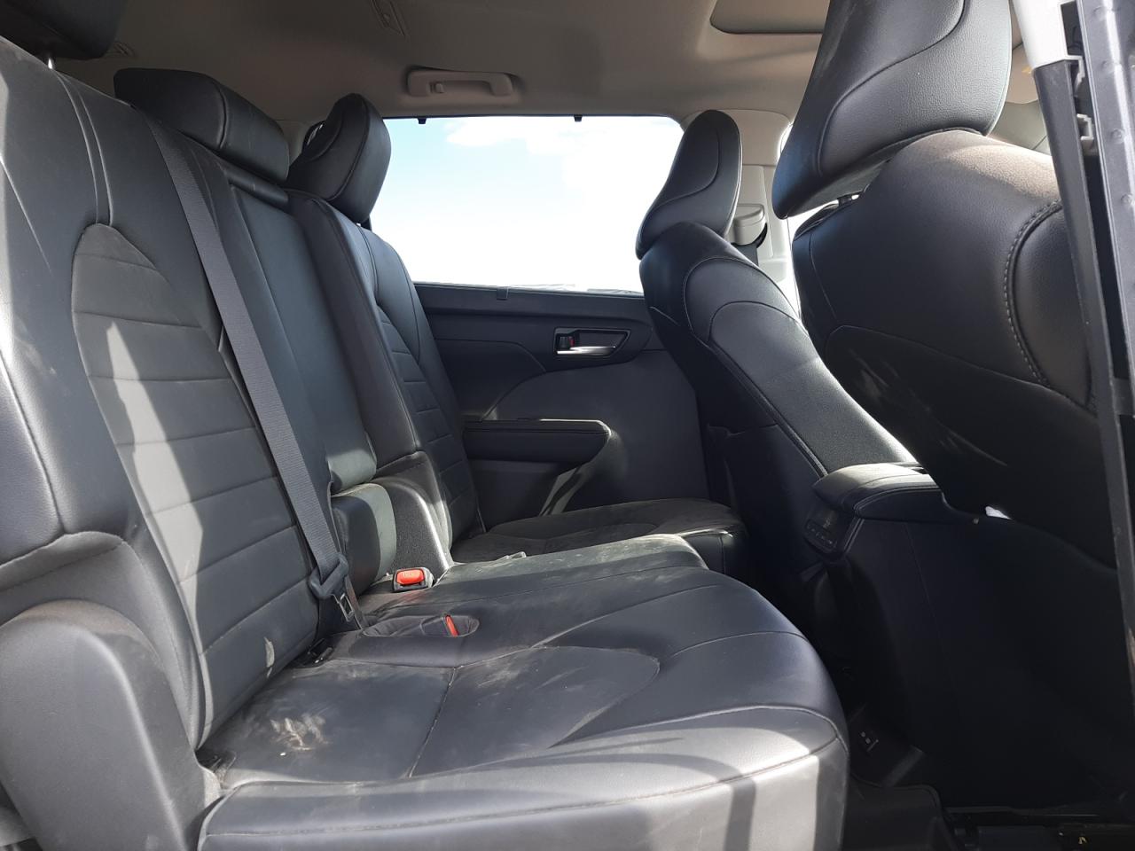 2022 TOYOTA HIGHLANDER - 5TDHZRAH0NS120869 — photo 11